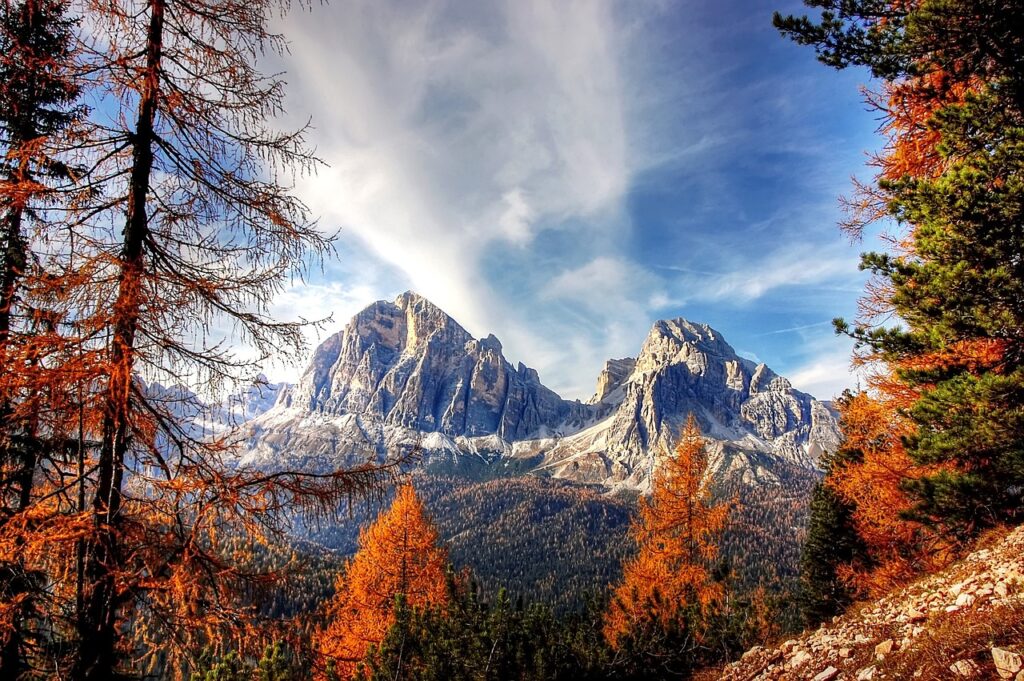 Dolomity we Włoszech jako kierunek na jesienny wyjazd kamperem